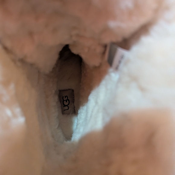 BRAND NEW (NEVER WORN) UGG Adirondack Tall Lace Up Boots - Picture 9 of 9